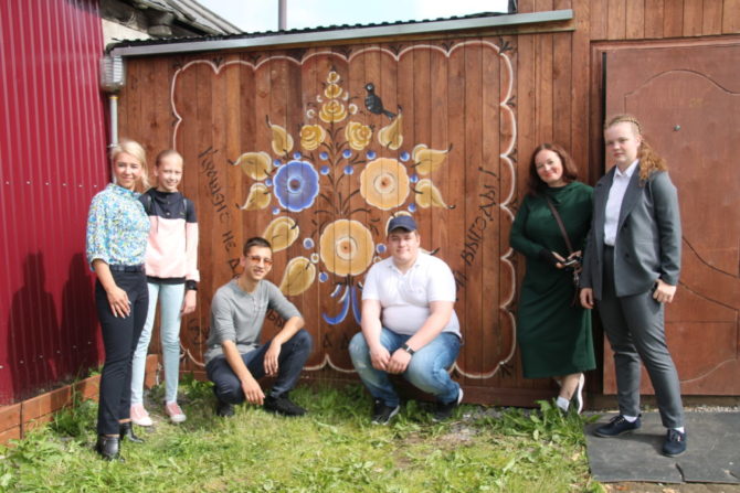 Юные художники Соликамска превратили гаражи в арт-объекты